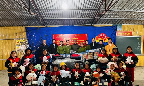 Phòng Quản lý nghiên cứu khoa học tổ chức chương trình thiện nguyện tại tỉnh Lào Cai